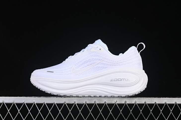 Picture of Nike Vomero Plus _SKUfw21169673277496667fw